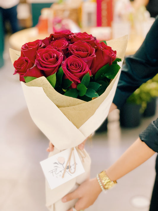 dozen red roses bouquet